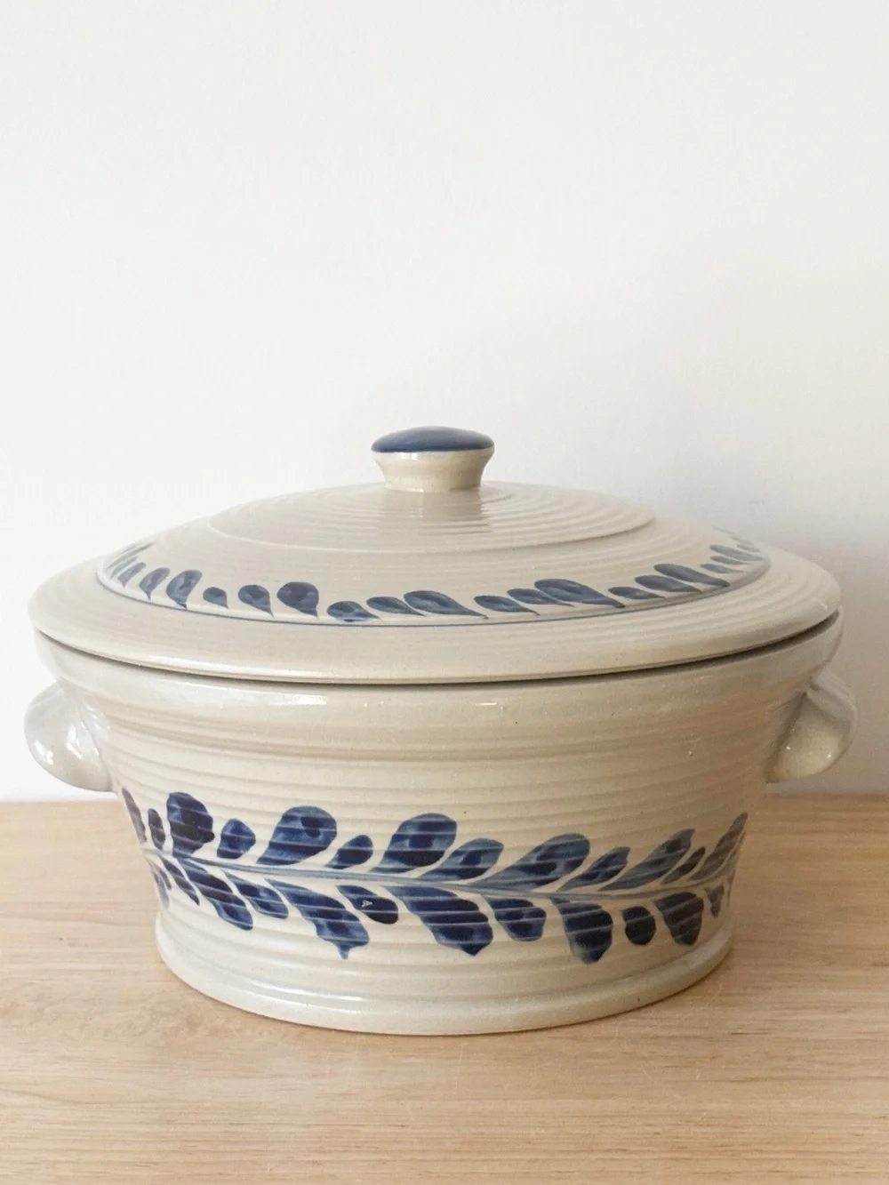 Cracker Barrel Made from Scratch Blue Vine Stoneware Covered Casserole Dish 2 Qt